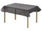 Nappe grise texturée sur table en bois.
