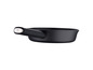 Une casserole noire de la marque MasterClass avec une longue poignée.