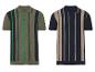 Deux polos à rayures, vert olive et marine, style rétro.