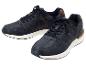 Paire de baskets homme bleu marine avec accents marron et semelles blanches