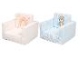 Deux fauteuils pour enfants: un rose avec arc-en-ciel et un bleu avec tigre super-héros.