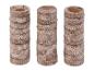 Trois piles de pastilles de tourbe pour semis sur fond blanc.