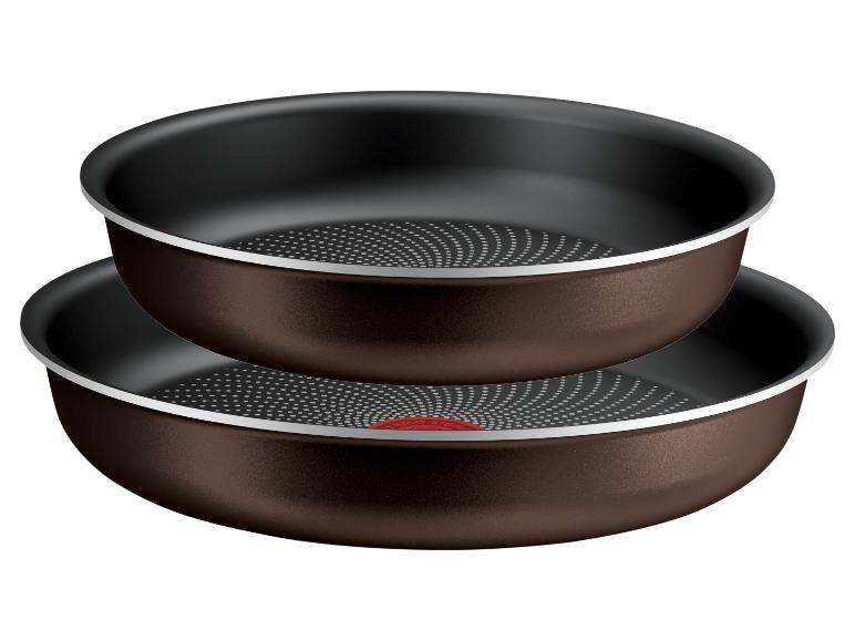Ensemble de deux poêles antiadhésives Tefal marron et noires.
