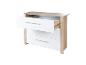 Commode en bois clair avec deux tiroirs blancs, le tiroir supérieur est ouvert