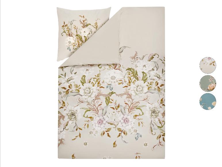 Parure de lit à motif floral, taie d'oreiller et housse de couette dans des tons beiges.