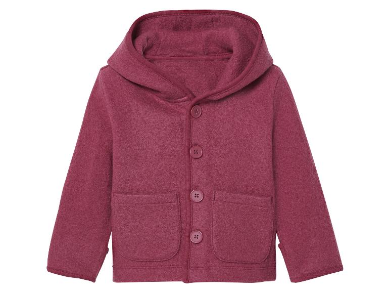 Veste rose à capuche pour enfant.