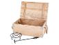 Boîte en bois avec support et accessoire pour feu de camp.
