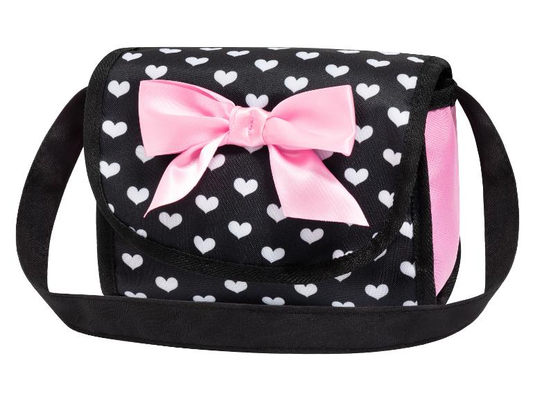 Un sac à bandoulière noir avec des cœurs blancs et un nœud rose.