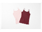 Deux débardeurs, un rose et un bordeaux, sur fond blanc.