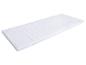 Protège-matelas ou surmatelas blanc avec coutures horizontales.