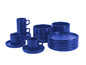 Tasses, soucoupes et bols bleus.