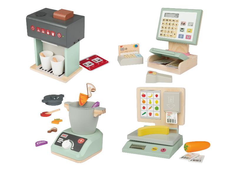 Jouets de cuisine avec une cafetière, une caisse enregistreuse, un mixeur et une balance.