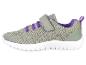 Basket grise pour enfant avec fermeture auto-agrippante et lacets violets.