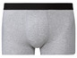 Boxers gris avec une ceinture noire.