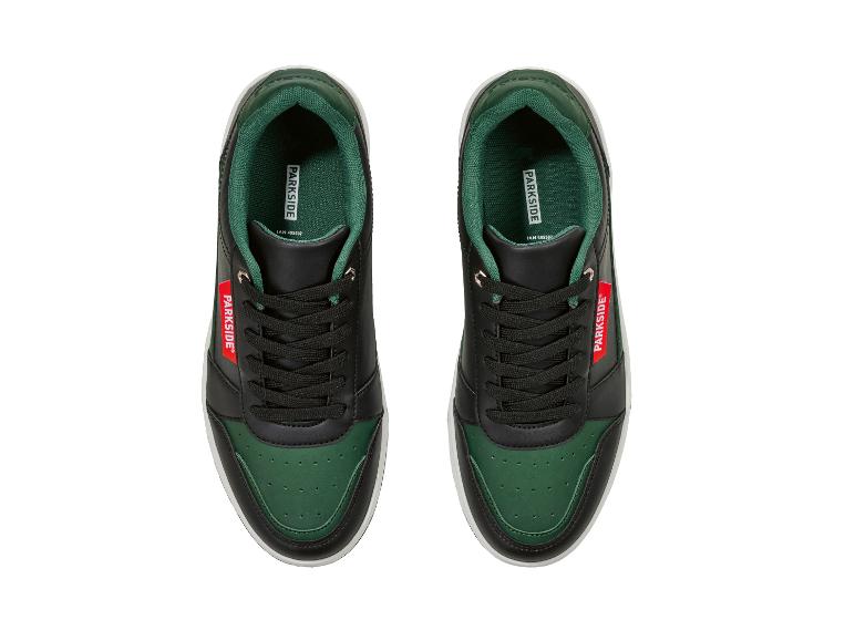 Une paire de baskets Parkside noires et vertes avec des lacets noirs, vue de dessus.