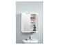Une armoire de salle de bain blanche avec miroir, ouverte avec des articles de toilette