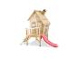 Maisonnette en bois pour enfants avec toboggan rouge et échelle.