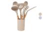 Un ensemble d'ustensiles de cuisine en silicone avec des manches en bois dans un support beige.