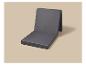 Matelas pliable gris ou coussin de siège sur fond beige.