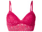 Un soutien-gorge rose en dentelle.