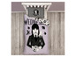 Une housse de couette avec une image de Wednesday Addams