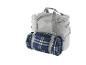 Sac isotherme et plaid à carreaux bleus pour pique-nique.
