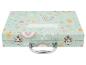 Valise en carton avec motif pastel d'arcs-en-ciel, de cœurs et de nuages