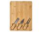 Planche à fromage en bambou avec trois outils.