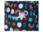 Un tissu bleu marine à motif d'arc-en-ciel, d'étoiles et de sapins de Noël.