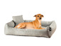 Un chien dans un lit pour chien gris de la marque ROVER & FRIENDS.