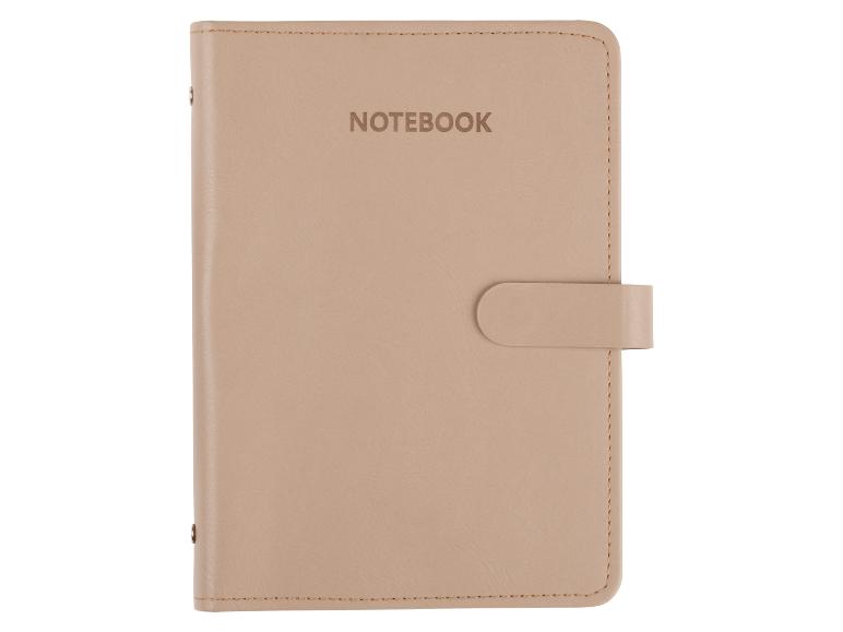 Carnet beige en simili cuir avec fermeture.