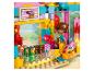 Magasin de bonbons Lego Friends avec une figurine tenant une pelle et un panier.