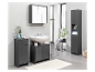Ensemble de meubles de salle de bain modernes gris foncé avec lavabo, miroir et armoire.