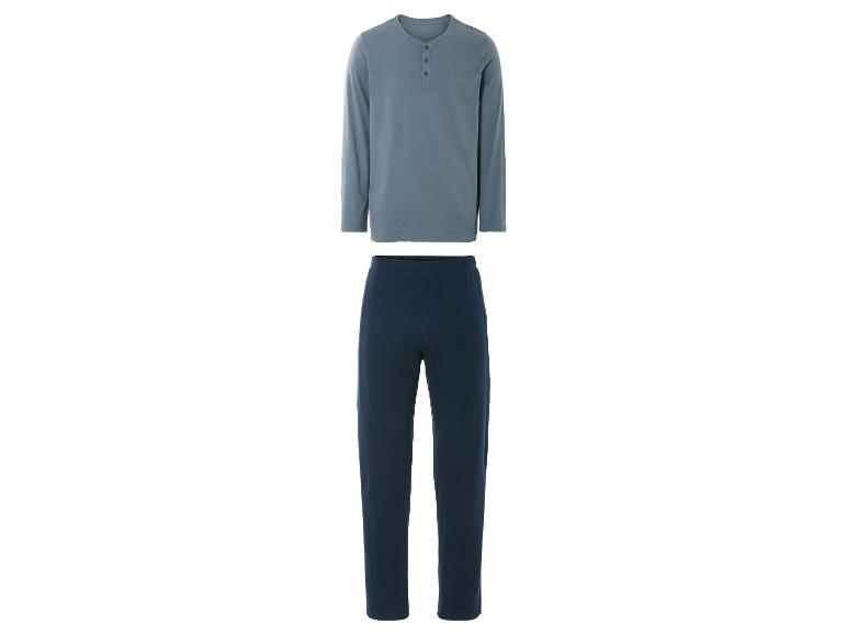 Un pyjama bleu à manches longues avec un pantalon