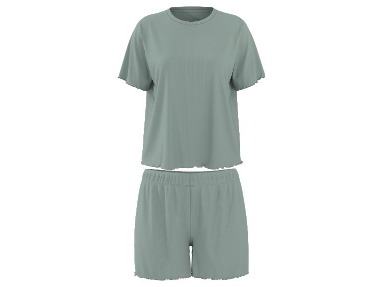 Ensemble pyjama vert femme avec t-shirt et short.