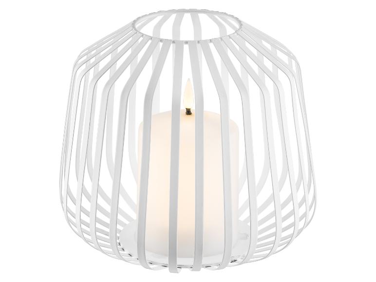 Lanterne métallique blanche avec bougie LED.