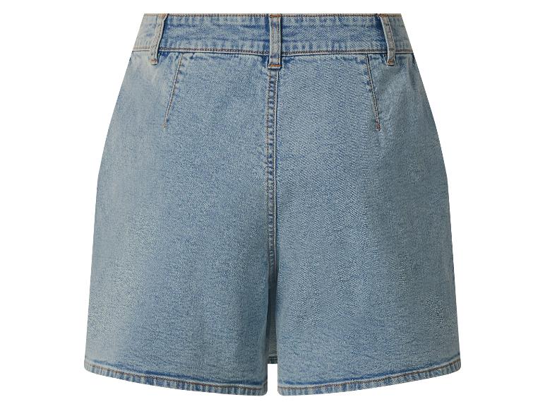 Short en jean taille haute bleu clair, vue arrière.
