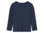 Un t-shirt bleu marine à manches longues.