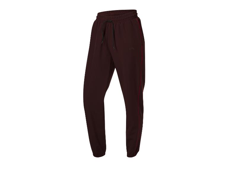 Pantalon de jogging brun foncé avec des bandes rouges.