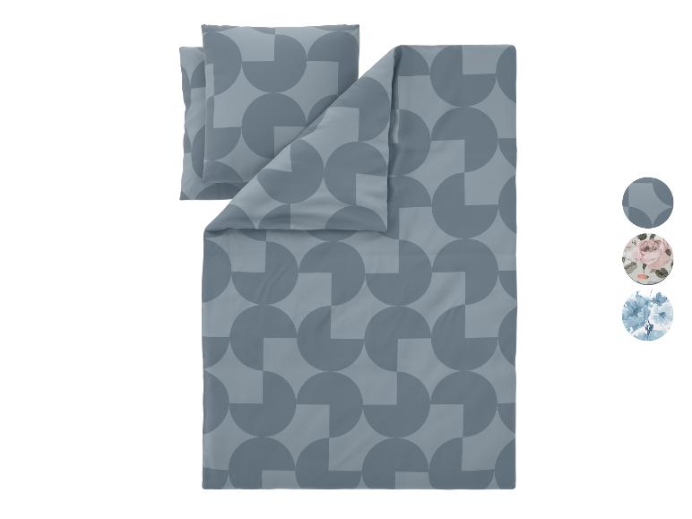 Parure de lit avec motif géométrique bleu et gris, avec échantillons de design.