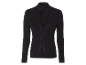Pull noir à col roulé en maille côtelée.