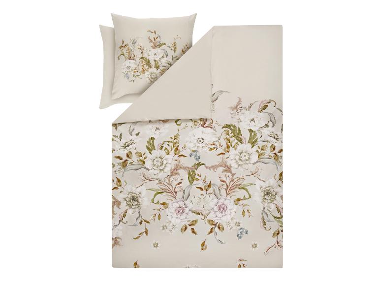 Parure de lit beige avec motif floral.