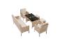 Ensemble de mobilier de jardin en rotin avec canapé, deux fauteuils, table basse et deux poufs.
