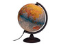 Un globe terrestre éclairé avec des constellations et un socle brun foncé.