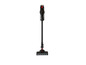 Un aspirateur sans fil noir et rouge.
