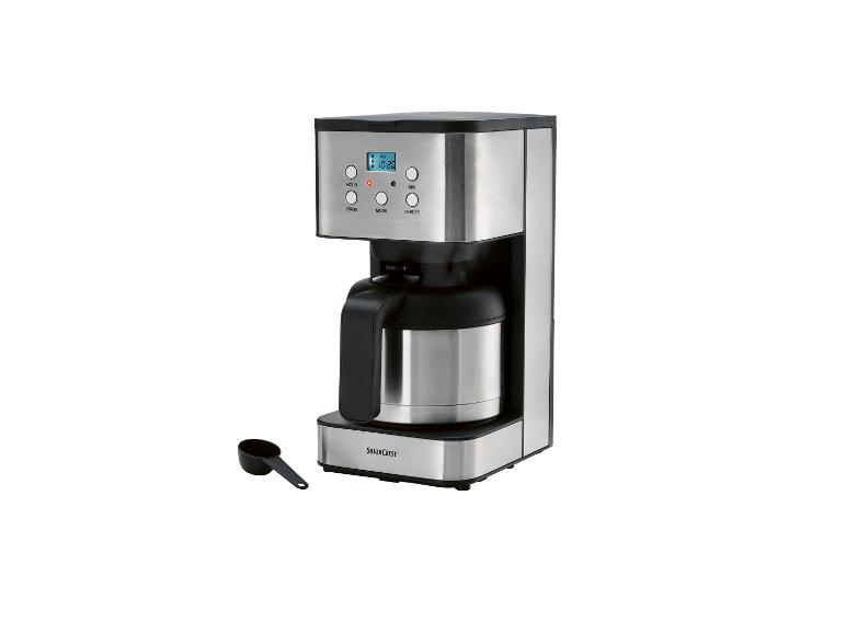 Une cafetière Silvercrest en acier inoxydable avec une carafe en verre.