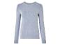 Un pull bleu clair à manches longues