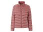 Une veste matelassée rose avec une fermeture éclair.