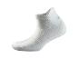 Chaussettes blanches basses, sport et respirantes.