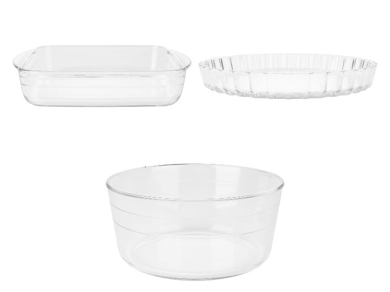 Plat rectangulaire, moule à tarte et bol en verre transparent.